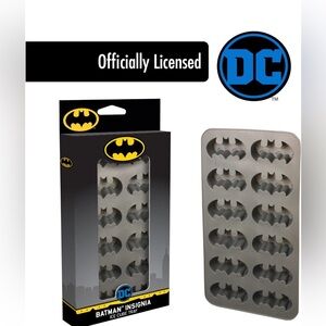 DC BATMAN INSIGNIA ice cube tray , NIB